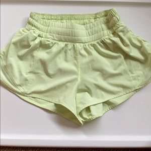 Lululemon Hotty Hot Short *2.5" size 4